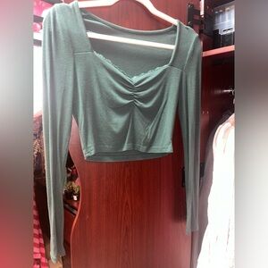 green long sleeve crop top w lace